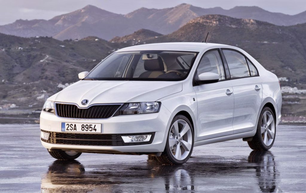 2013-Skoda-Rapid-front-quarter-1